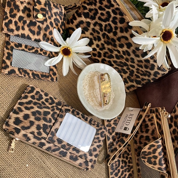 Leopard RFID Protected Wristlet Wallet - Picture 5 of 5
